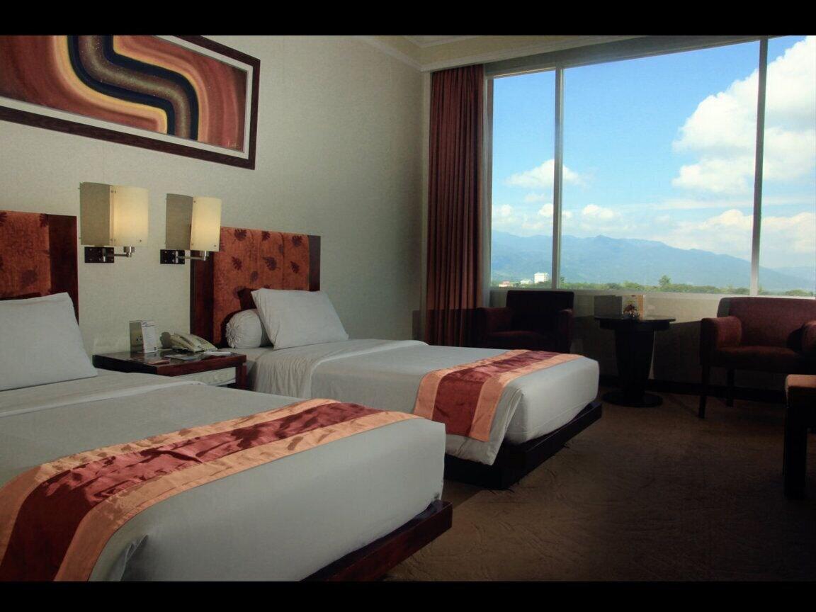 Grand Wahid Hotel Salatiga Exterior foto