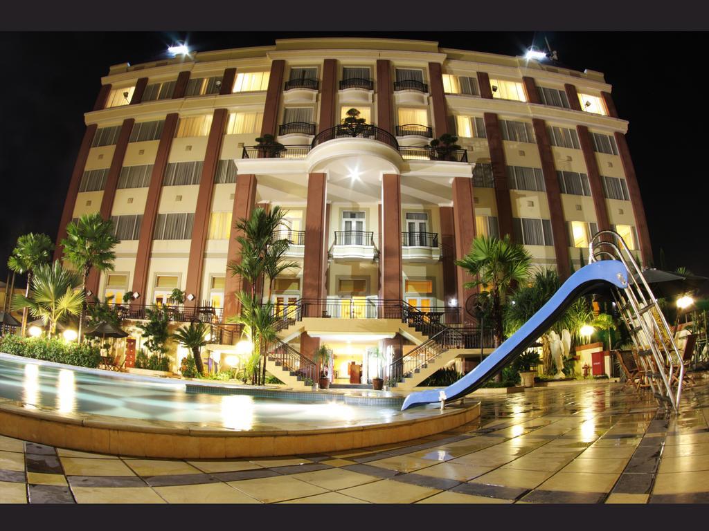 Grand Wahid Hotel Salatiga Exterior foto