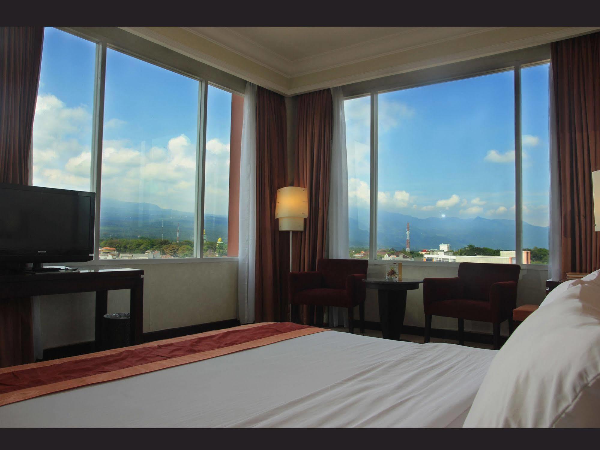 Grand Wahid Hotel Salatiga Exterior foto