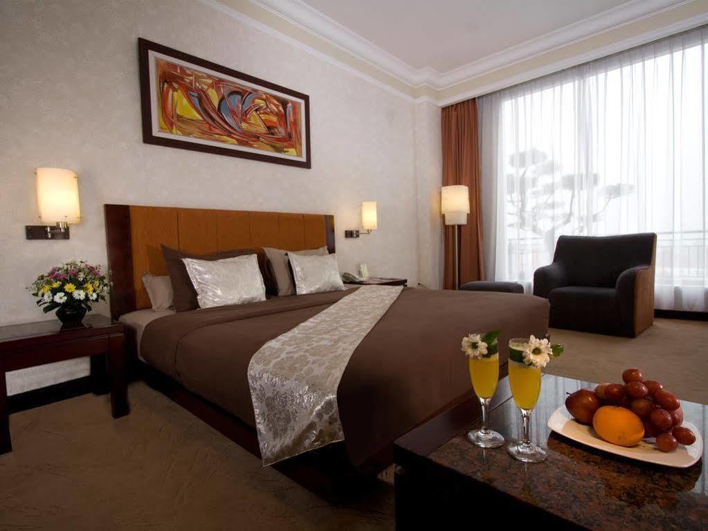Grand Wahid Hotel Salatiga Exterior foto